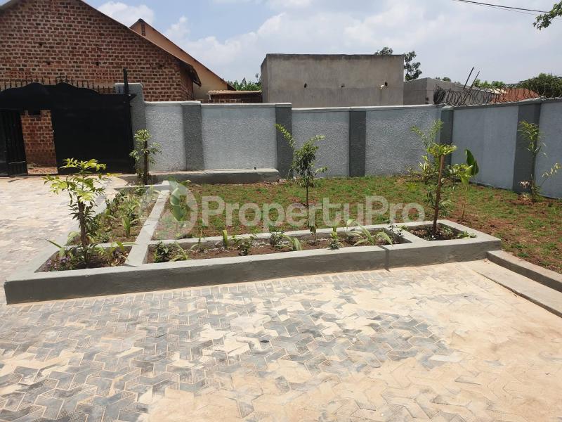 4 bedroom Bungalow Apartment for rent namugongo road Wakiso Central - 1