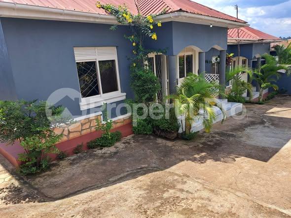 2 bedroom Bungalow Apartment for rent sonde road Wakiso Central - 9