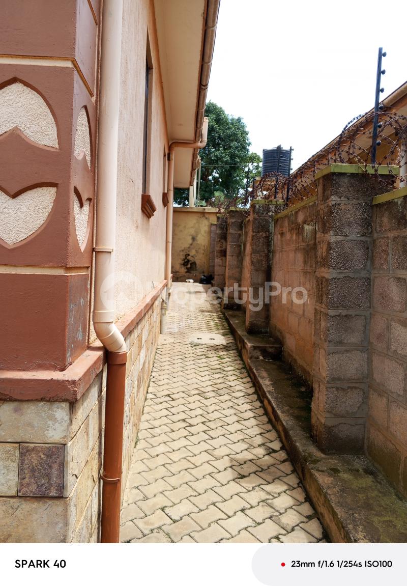 4 bedroom Bungalow Apartment for sale Kyaliwajjala road  Kampala Central Kampala Central - 4