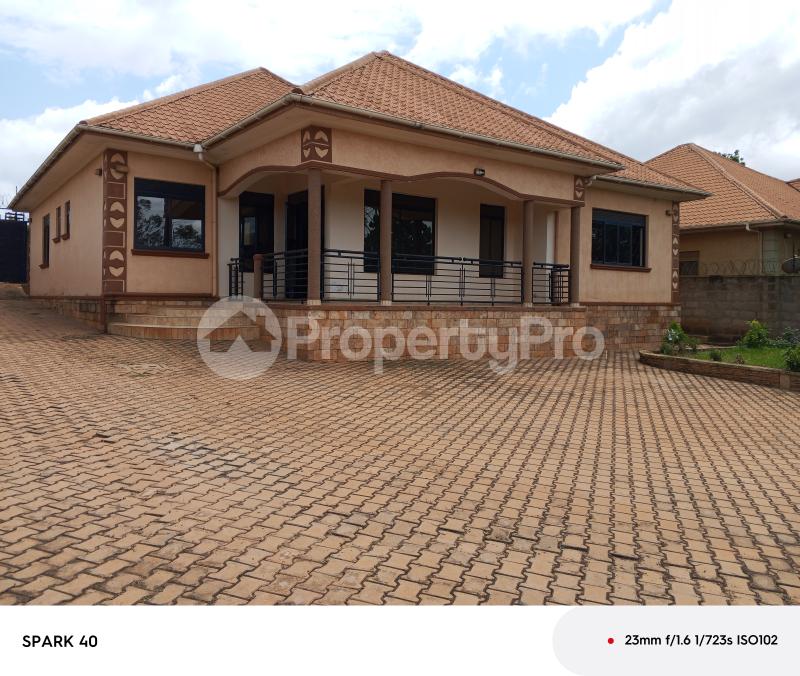 4 bedroom Bungalow Apartment for sale Kyaliwajjala road  Kampala Central Kampala Central - 1