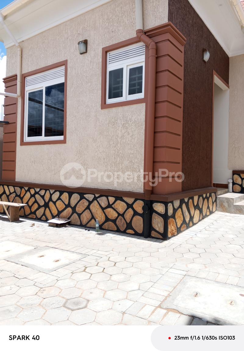 4 bedroom Bungalow Apartment for sale Namugongo esawo estate  Kampala Central Kampala Central - 2