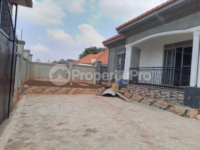 4 bedroom Bungalow Apartment for sale Kira road  Kira Wakiso Central - 3