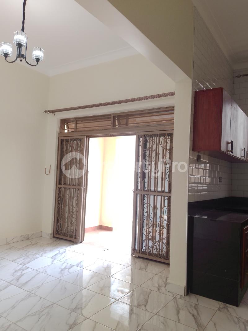 1 bedroom mini flat  Bungalow Apartment for rent Bweyogere butto  Kampala Central Kampala Central - 4