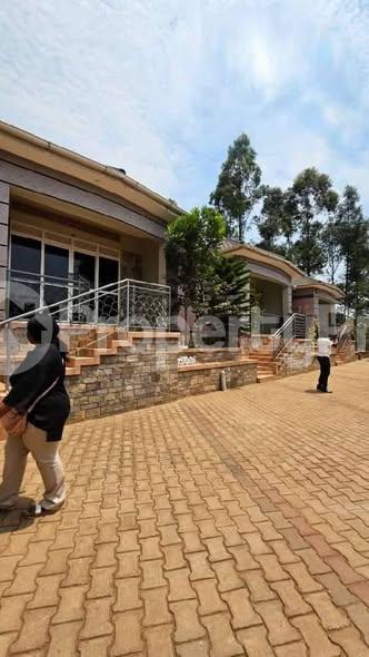 2 bedroom Apartment Block Apartment for rent namugongo road Wakiso Central - 2