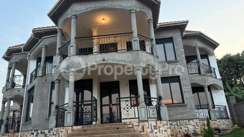 5 bedroom Villa for sale Bweya Entebbe road  Kampala Central Kampala Central - 1