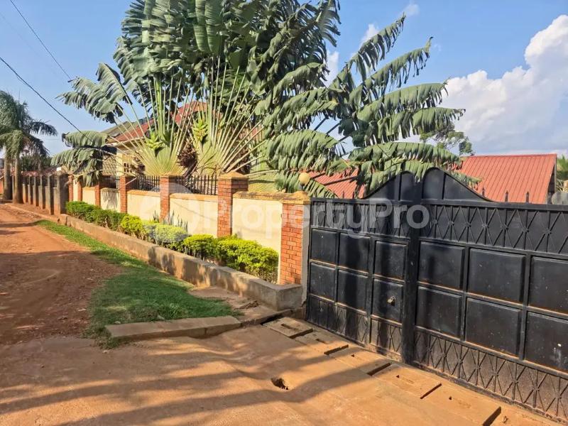 3 bedroom Villa for sale Kisasi kulambiro road  Kampala Central Kampala Central - 4