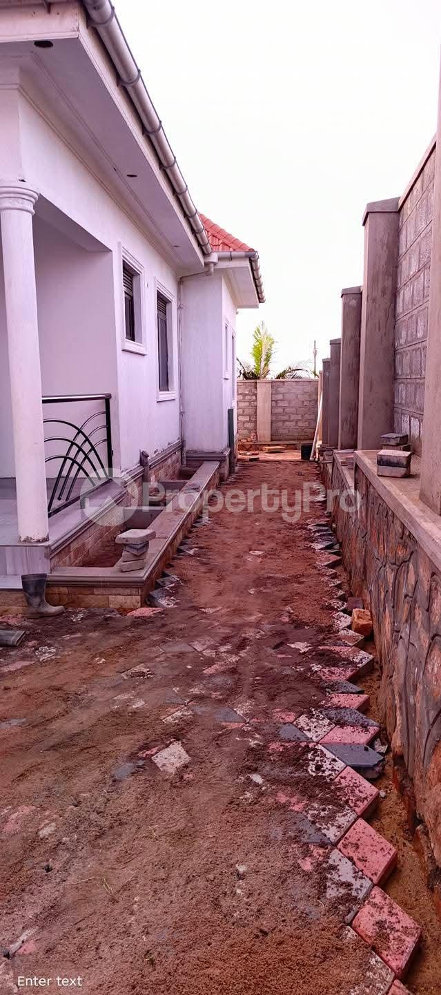 4 bedroom Villa for sale Kasangati matuga road  Kawempe Wakiso Central - 5