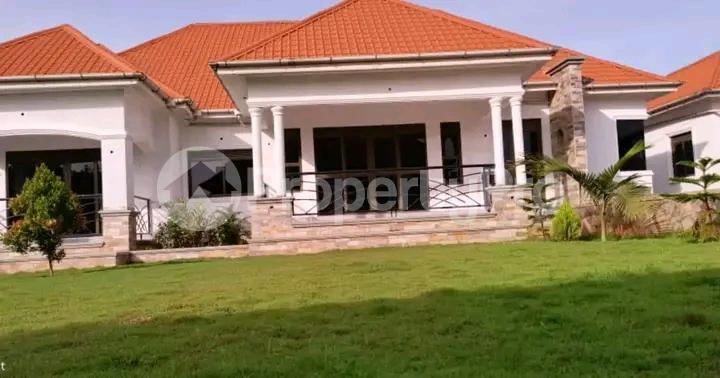 4 bedroom Bungalow Apartment for sale Kira road  Kampala Central Kampala Central - 4
