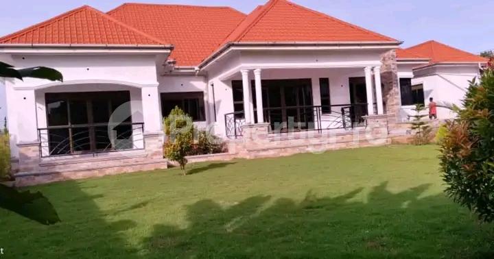 4 bedroom Bungalow Apartment for sale Kira road  Kampala Central Kampala Central - 2