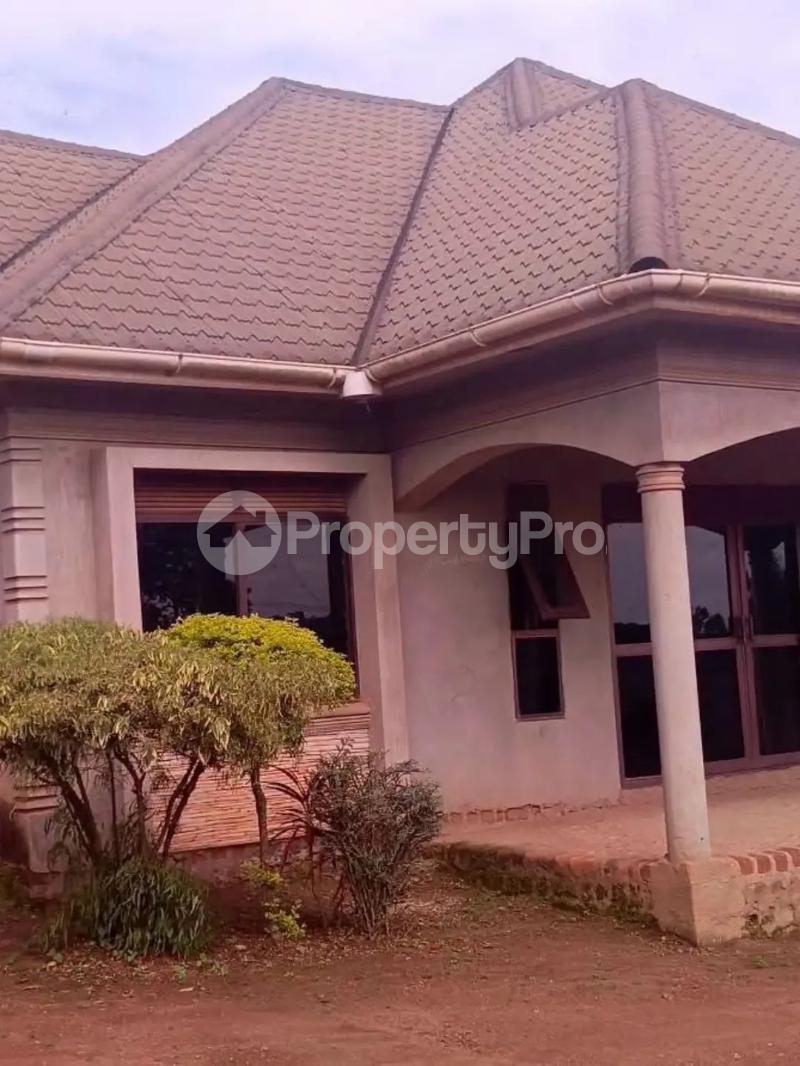 4 bedroom Villa for sale Kasangati kiti  Kawempe Wakiso Central - 3