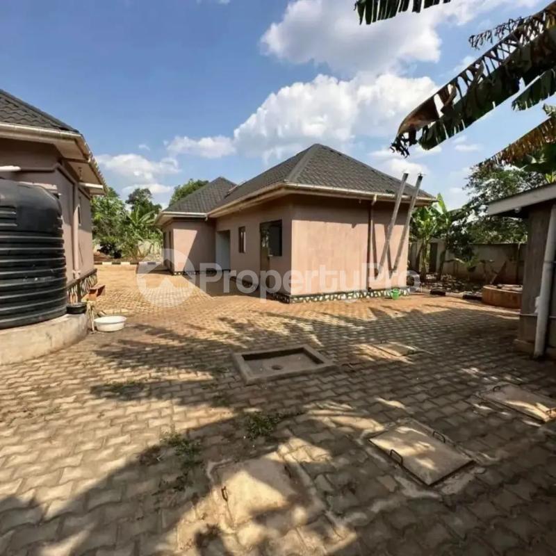 4 bedroom Villa for sale Mukono nakifuma kabembe Mukono Central - 4