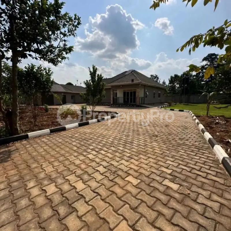 4 bedroom Villa for sale Mukono nakifuma kabembe Mukono Central - 7