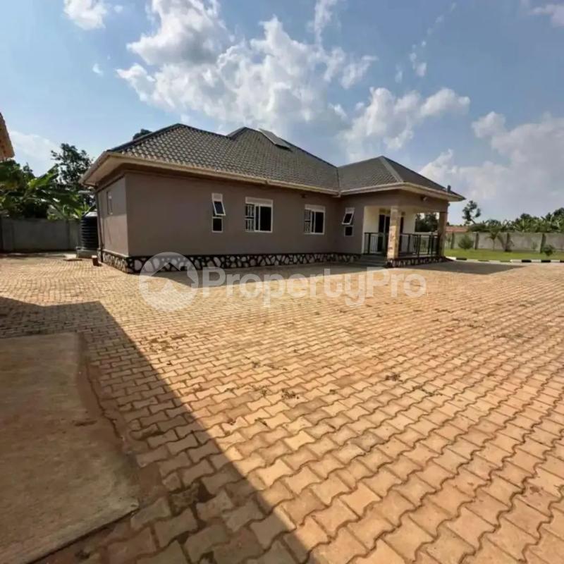 4 bedroom Villa for sale Mukono nakifuma kabembe Mukono Central - 1