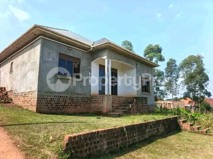 4 bedroom Bungalow Apartment for sale Mukono kyeteme Mukono Mukono Central - 1