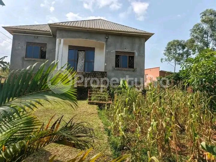 4 bedroom Bungalow Apartment for sale Mukono kyeteme Mukono Mukono Central - 0