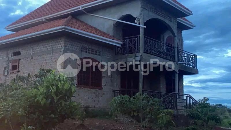 5 bedroom Villa for sale Nsagu nakawuka Entebbe road  Katabi Wakiso Central - 2