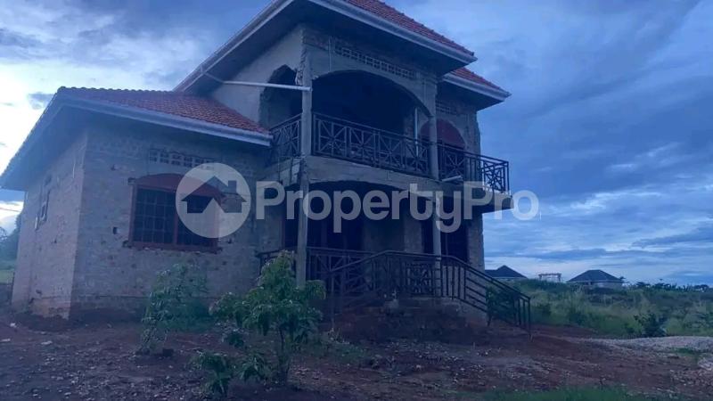5 bedroom Villa for sale Nsagu nakawuka Entebbe road  Katabi Wakiso Central - 0
