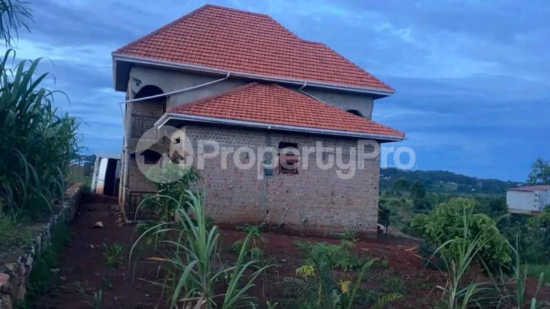 5 bedroom Villa for sale Nsagu nakawuka Entebbe road  Katabi Wakiso Central - 3