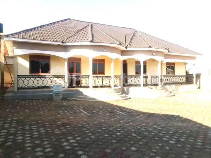 2 bedroom Bungalow Apartment for rent gayaza road Gayaza Wakiso Central - 1