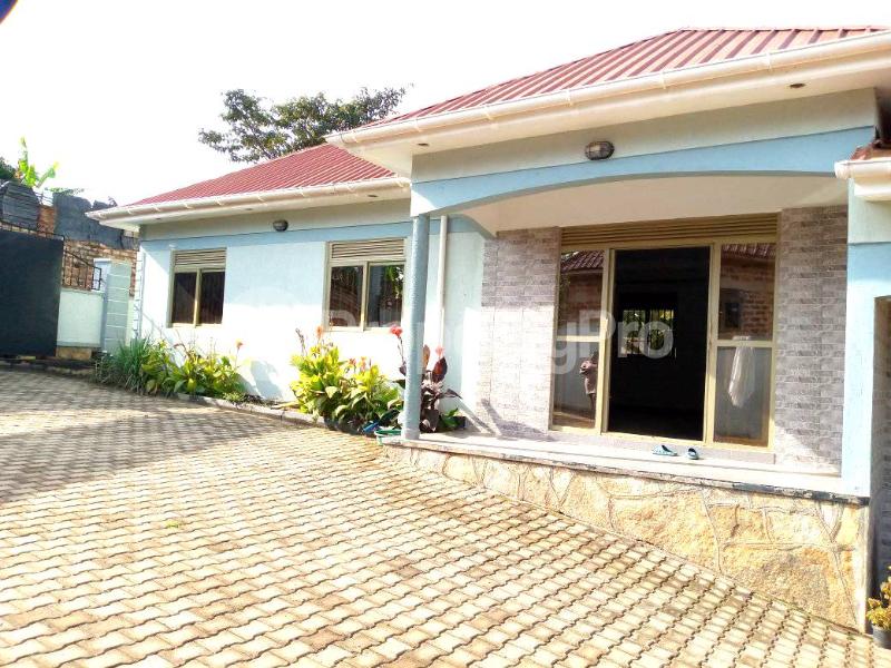3 bedroom Bungalow Apartment for rent gayaza road Wakiso Central - 1