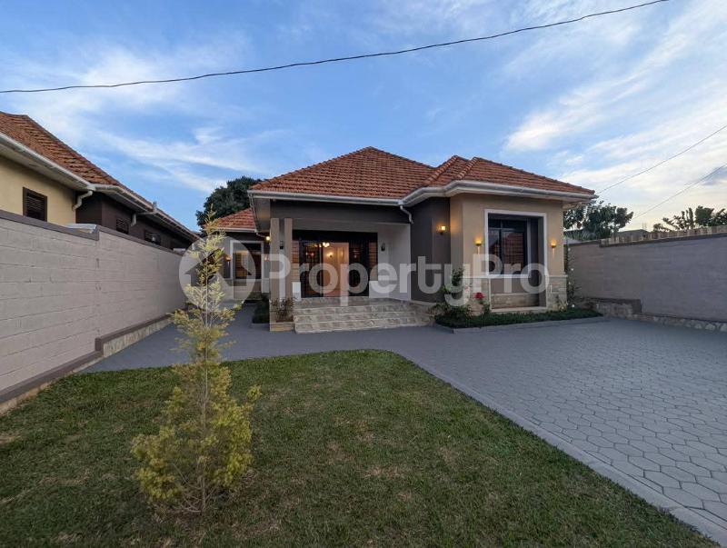 3 bedroom Villa for sale Kajjansi bweya Kampala Central Kampala Central - 1