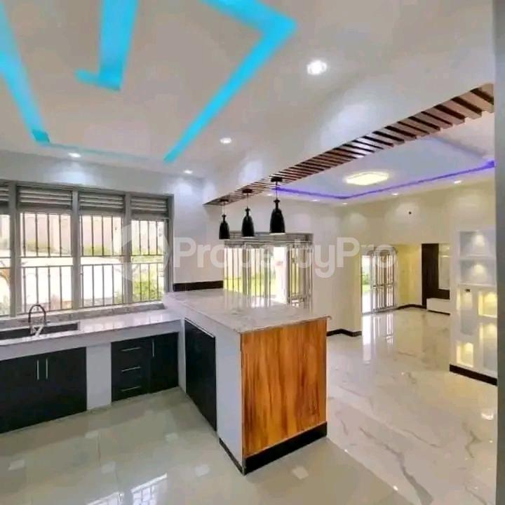 4 bedroom Bungalow Apartment for sale Kitende entebbe road  Kampala Central Kampala Central - 5