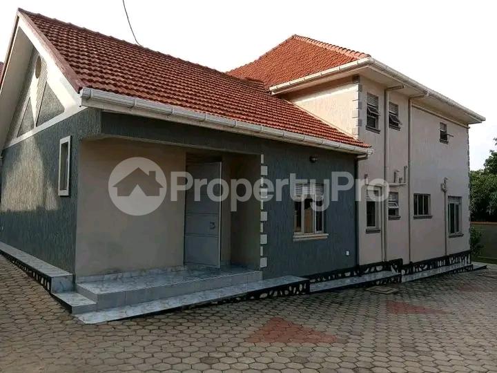 4 bedroom Bungalow Apartment for sale Kitende entebbe road  Kampala Central Kampala Central - 1