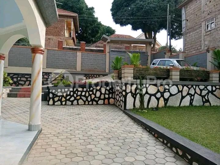 4 bedroom Bungalow Apartment for sale Kitende entebbe road  Kampala Central Kampala Central - 0