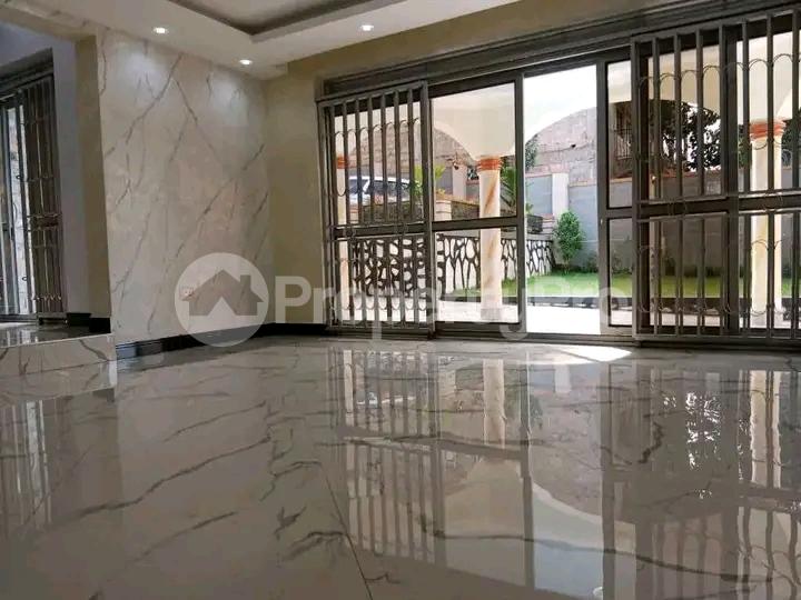 4 bedroom Bungalow Apartment for sale Kitende entebbe road  Kampala Central Kampala Central - 2