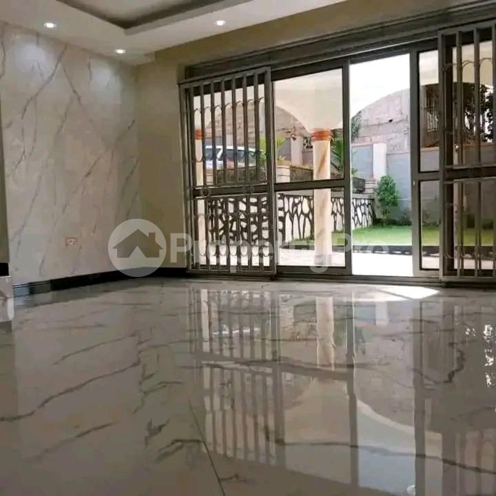 4 bedroom Bungalow Apartment for sale Kitende entebbe road  Kampala Central Kampala Central - 4