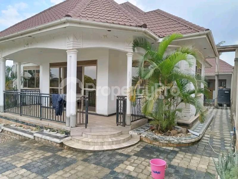 3 bedroom Villa for sale Seeta namilyango road kilowooza Goma Mukono Central - 0