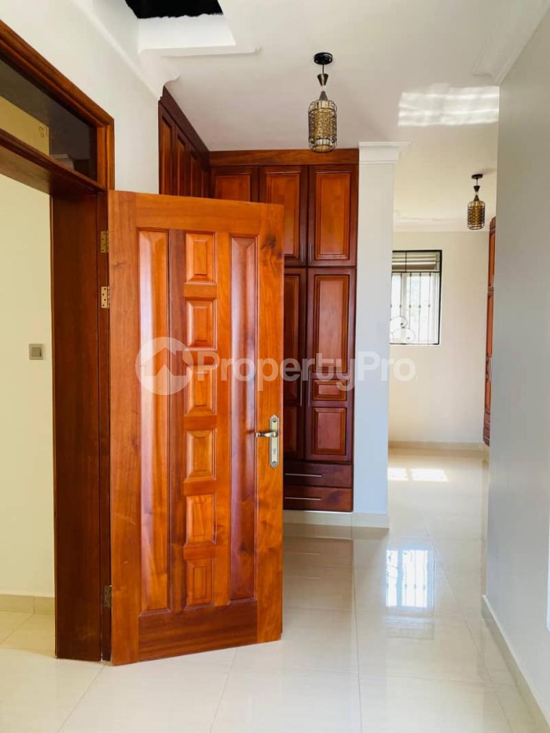 6 bedroom Apartment Block Apartment for sale Munyonyo entebbe road  Kampala Central Kampala Central - 12