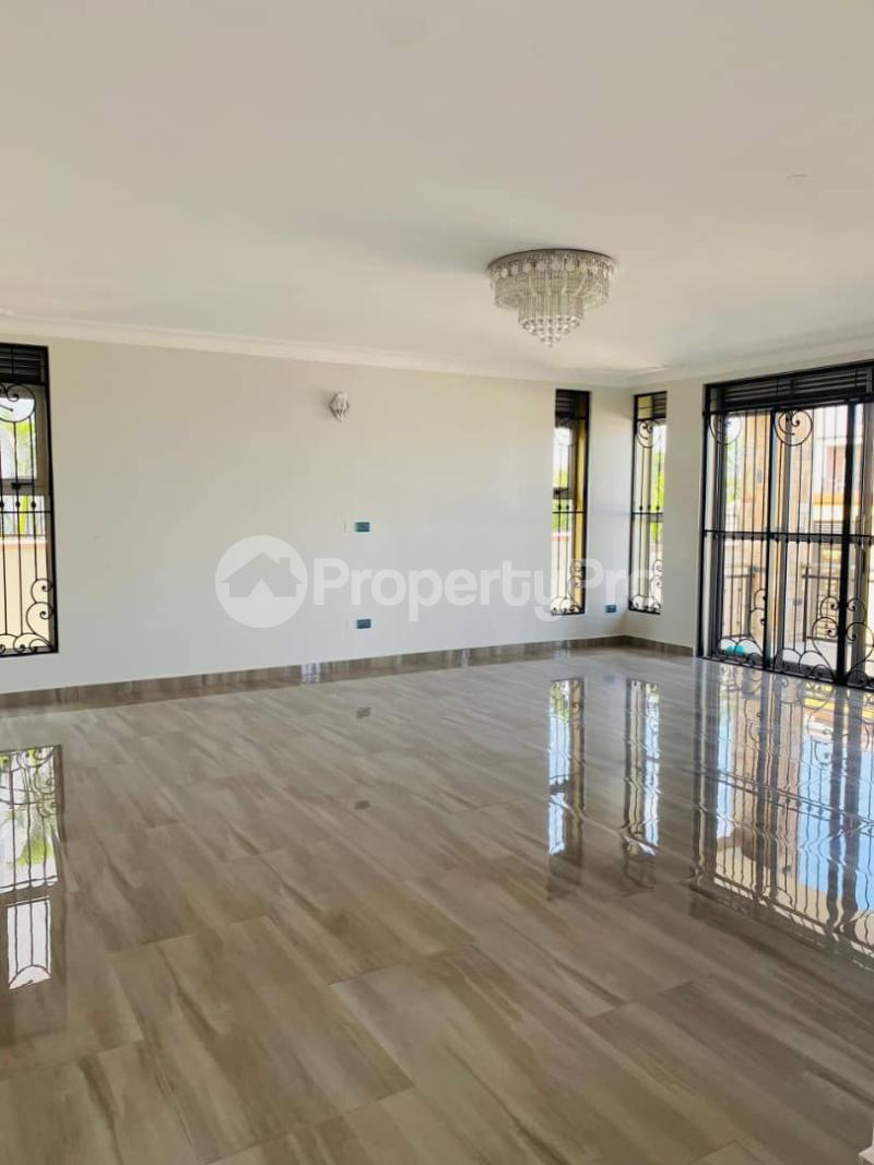 6 bedroom Apartment Block Apartment for sale Munyonyo entebbe road  Kampala Central Kampala Central - 11