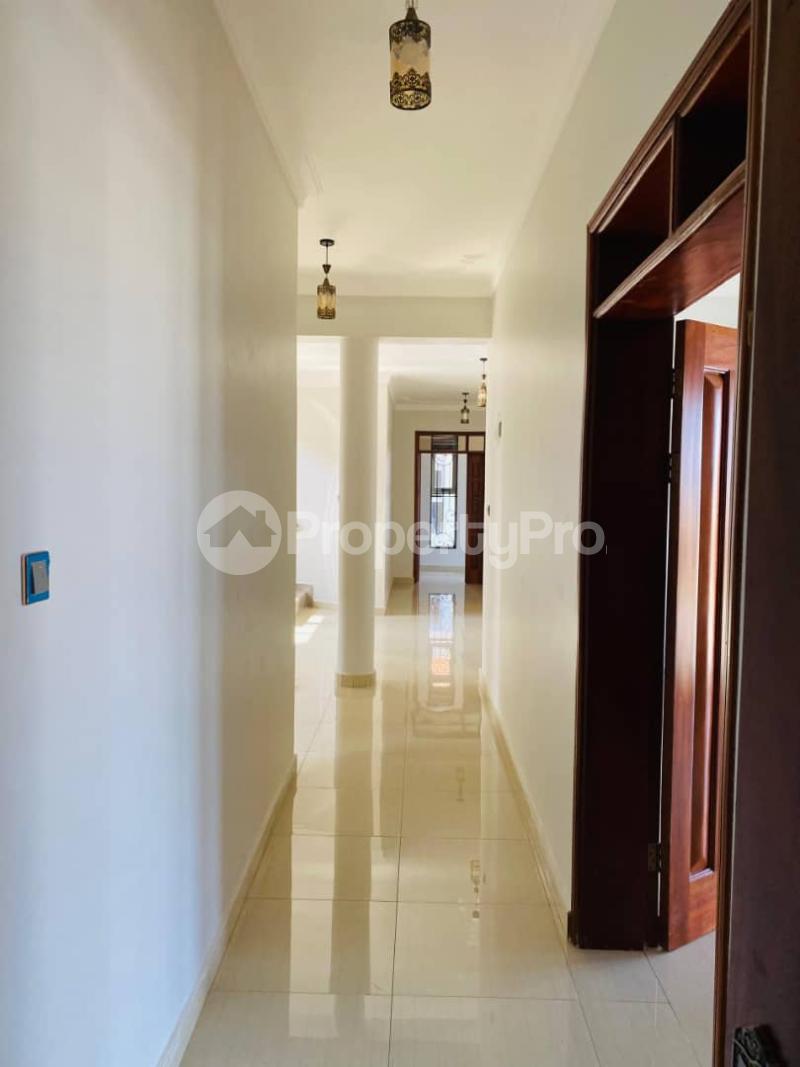 6 bedroom Apartment Block Apartment for sale Munyonyo entebbe road  Kampala Central Kampala Central - 3