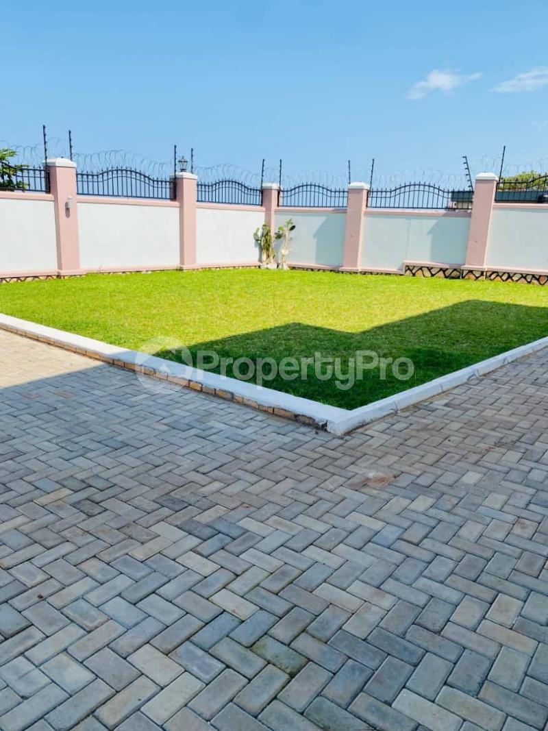 6 bedroom Apartment Block Apartment for sale Munyonyo entebbe road  Kampala Central Kampala Central - 4