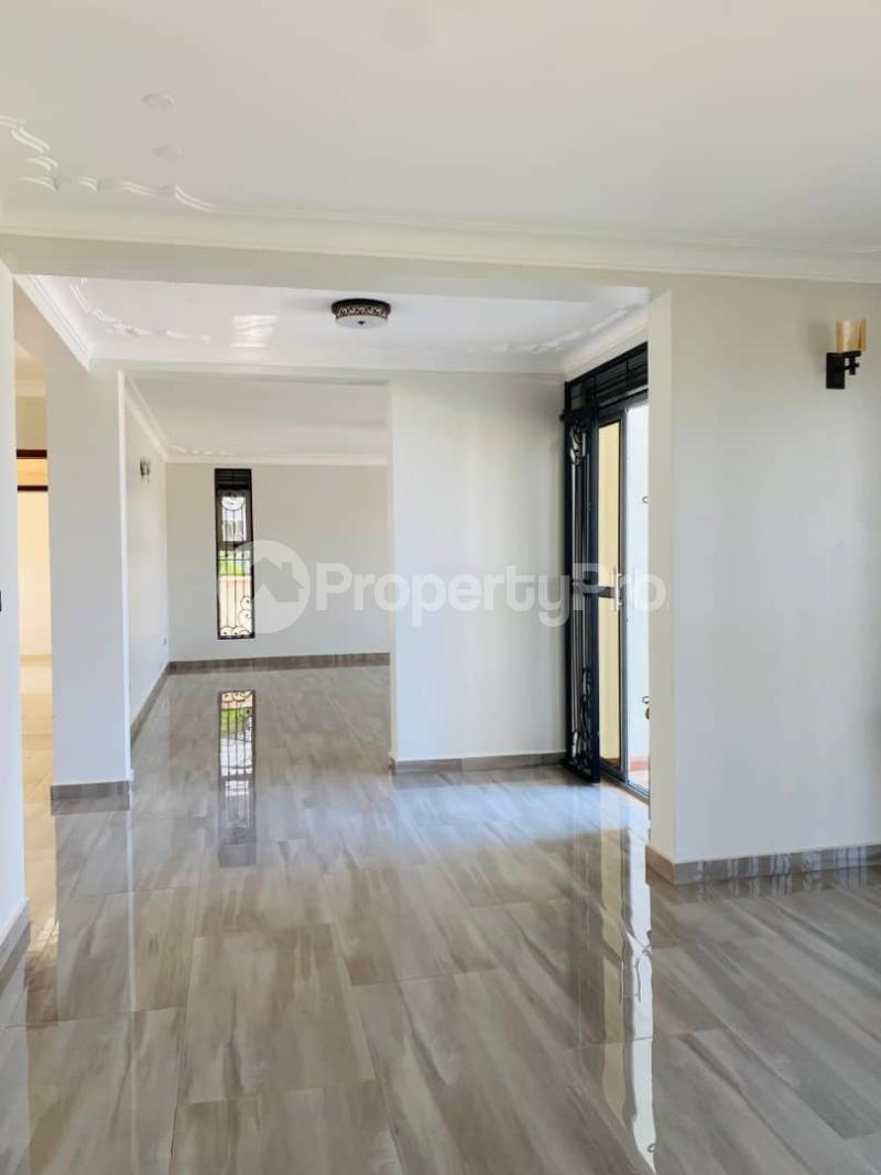 6 bedroom Apartment Block Apartment for sale Munyonyo entebbe road  Kampala Central Kampala Central - 8