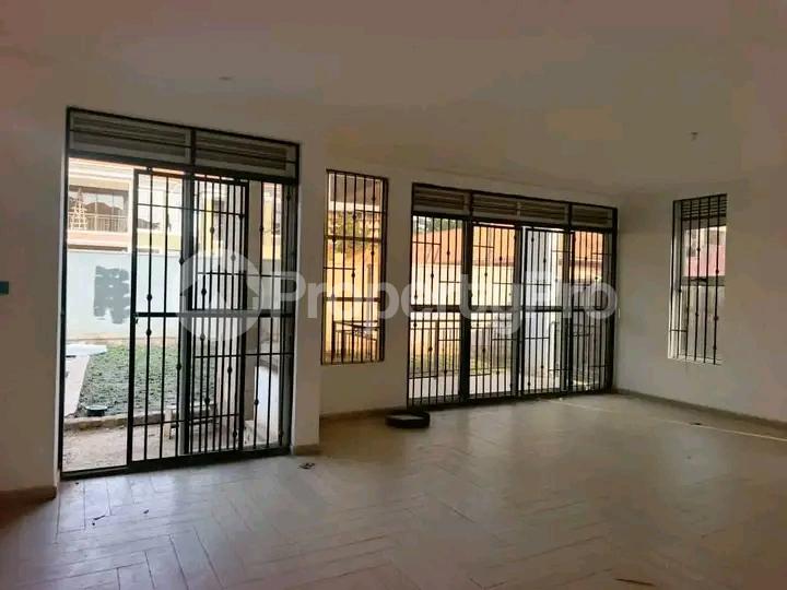 5 bedroom Apartment for sale Najjera  Kampala Central Kampala Central - 1