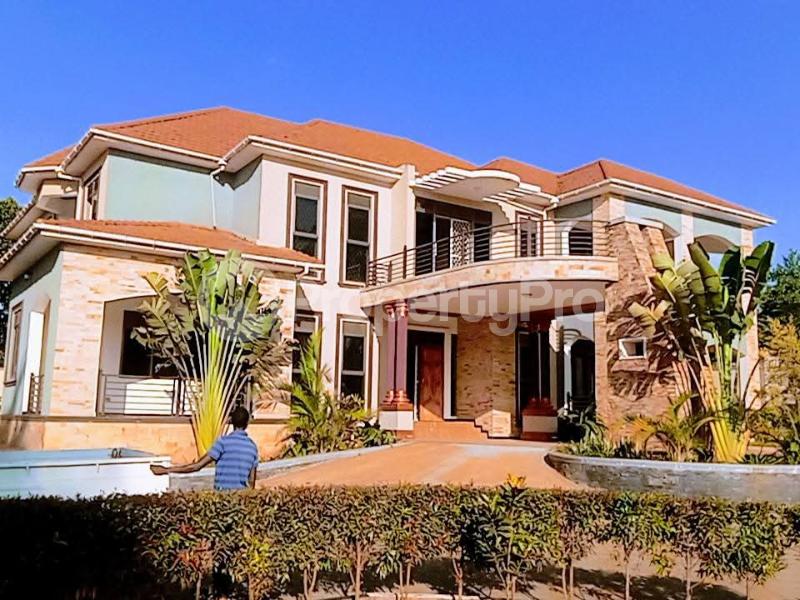 5 bedroom Villa for sale Kira nakwero  Kira Wakiso Central - 1