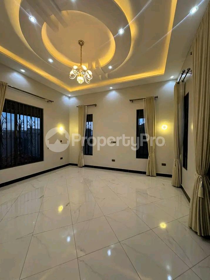 4 bedroom Bungalow Apartment for sale Kira shimoni  Kira Wakiso Central - 1