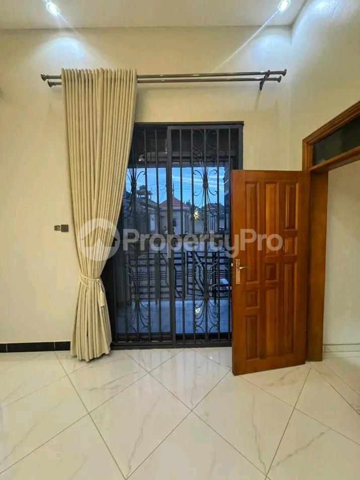 4 bedroom Bungalow Apartment for sale Kira shimoni  Kira Wakiso Central - 8