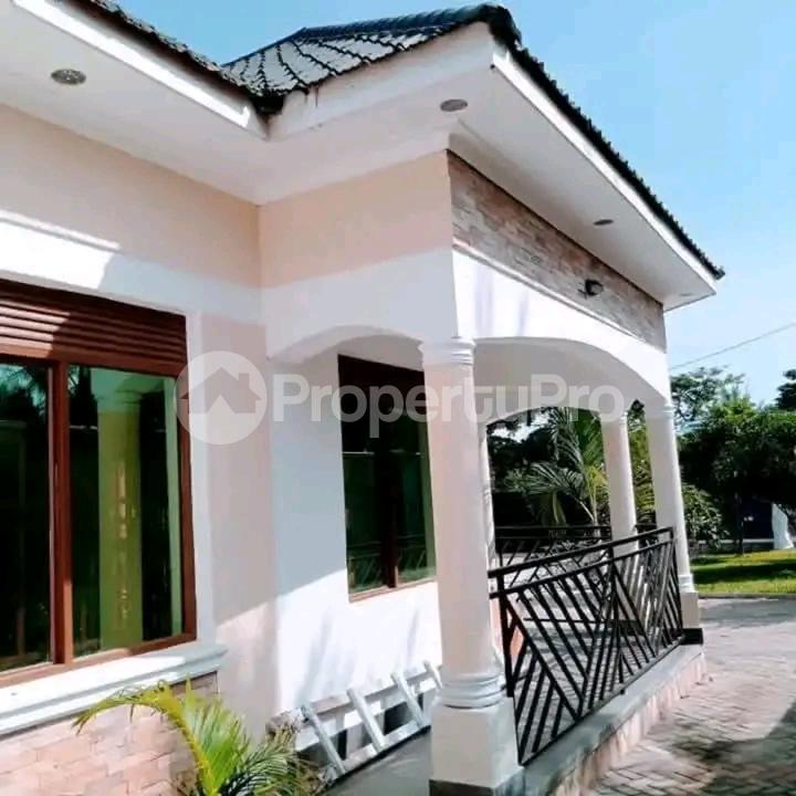 4 bedroom Bungalow Apartment for sale Mukono  Kampala Central - 6