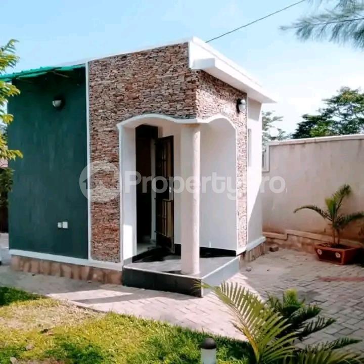 4 bedroom Bungalow Apartment for sale Mukono  Kampala Central - 0