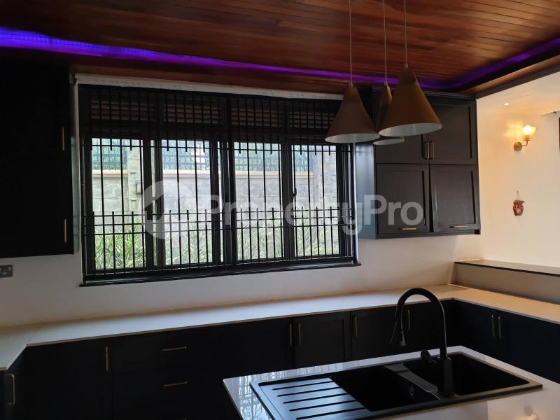 5 bedroom Villa for sale Namugongo through kira nsasa Kira Wakiso Central - 14
