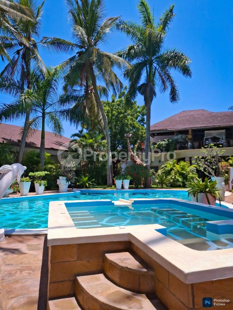 6 bedroom Rooms Flat&Apartment for shortlet Casuarina road, Shella Malindi Kilifi