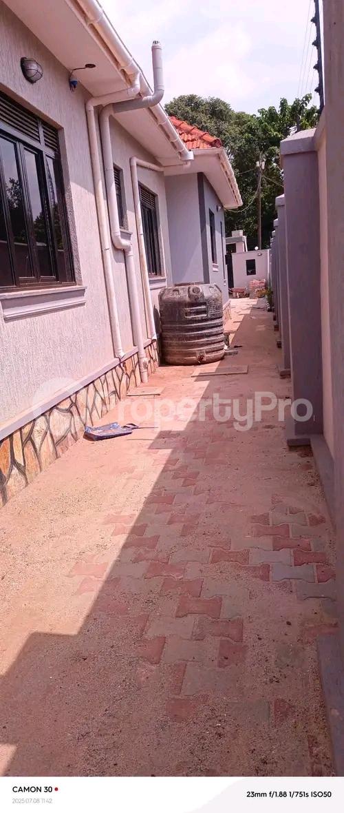 4 bedroom Bungalow Apartment for sale Kasangati road  Kampala Central Kampala Central - 6