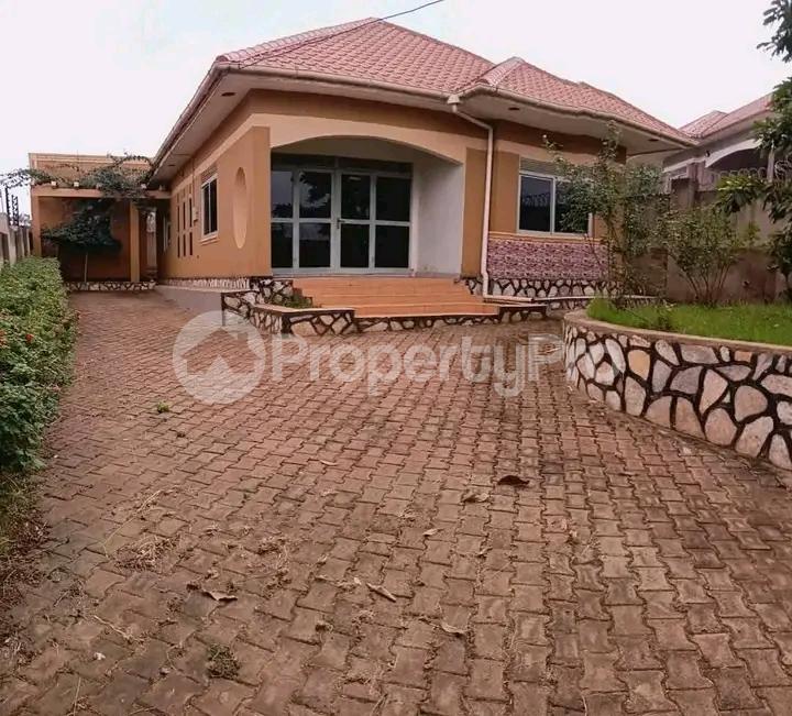 3 bedroom Bungalow Apartment for sale Mutuga road  Gayaza Wakiso Central - 0