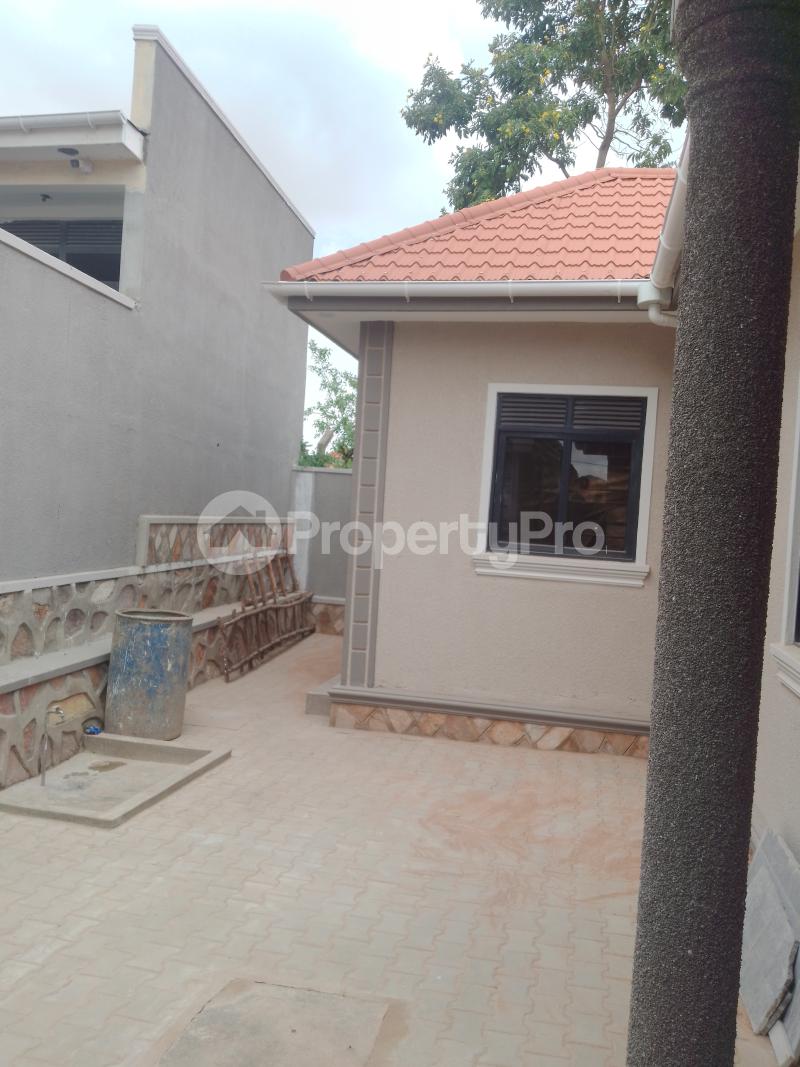4 bedroom Bungalow Apartment for sale Kira nsaza  Kampala Central Kampala Central - 2