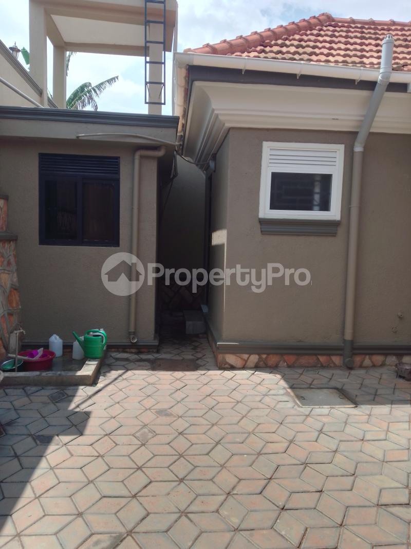 4 bedroom Bungalow Apartment for sale Kira road  Kira Wakiso Central - 2