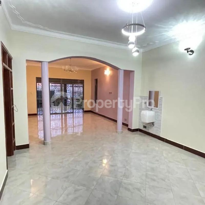 4 bedroom Villa for sale Kitende Entebbe road  Kampala Central Kampala Central - 4