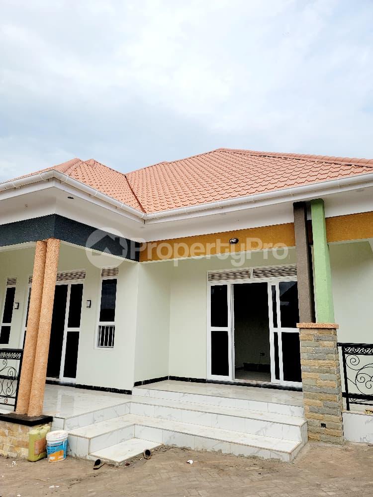 4 bedroom Bungalow Apartment for sale Bwebajja entebbe road  Kampala Central Kampala Central - 9